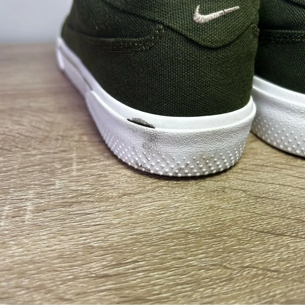 Nike forest free white